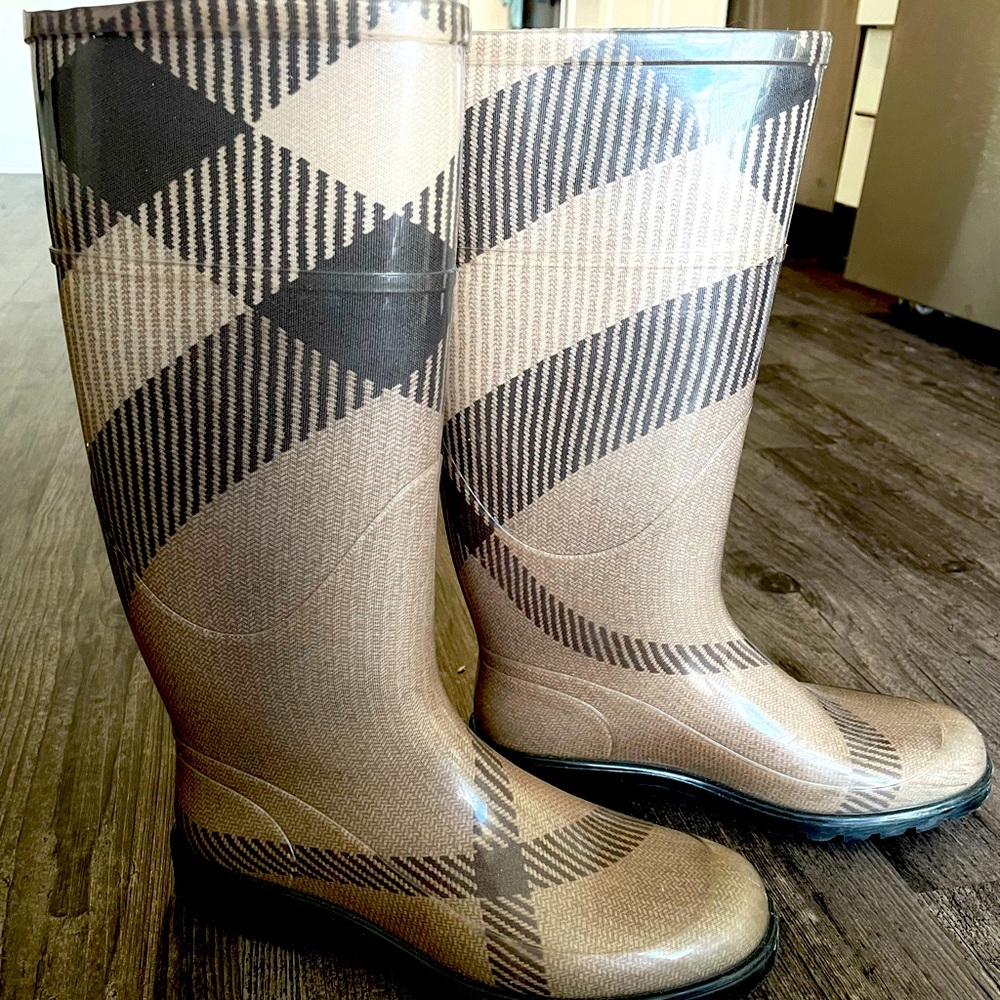 Burberry rain boots